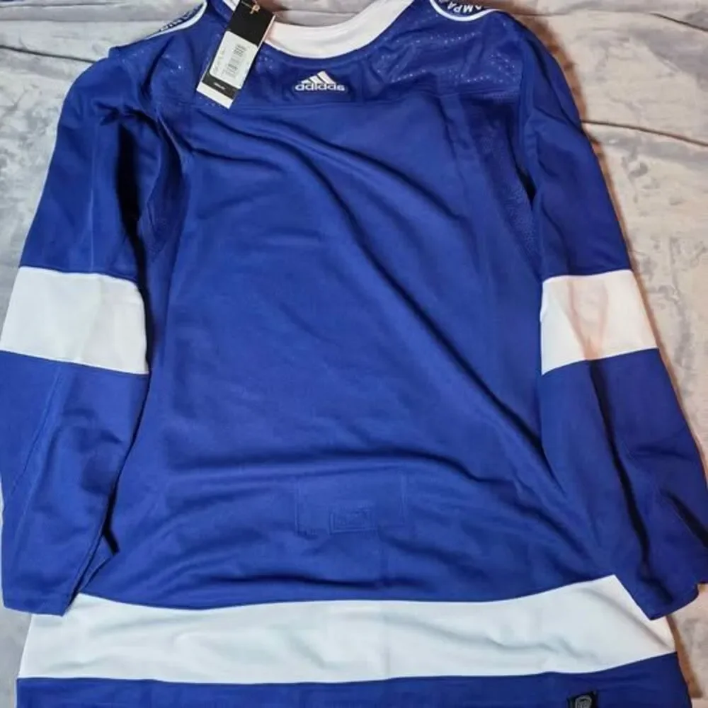 Tampa Bay Lightning Authentic Adidas Mens Medium (50) NHL Team Jersey